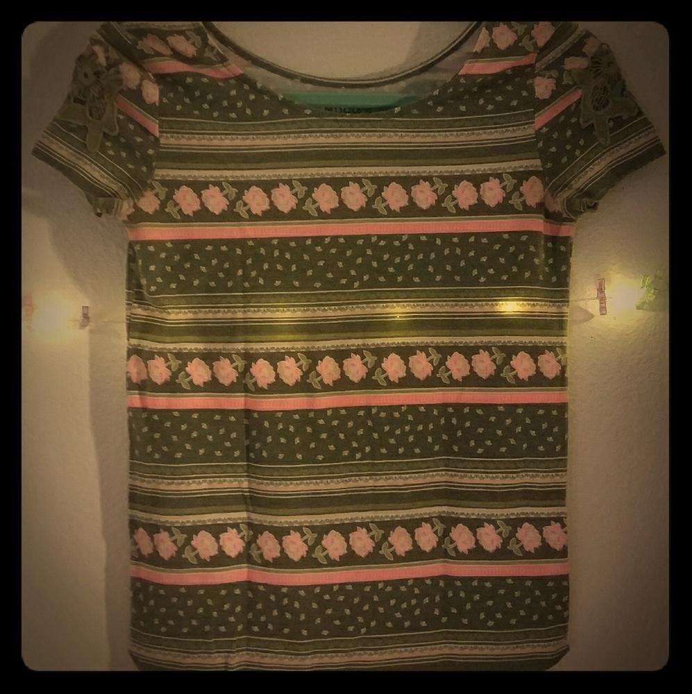 A cute shirt also with designs on the sleeves